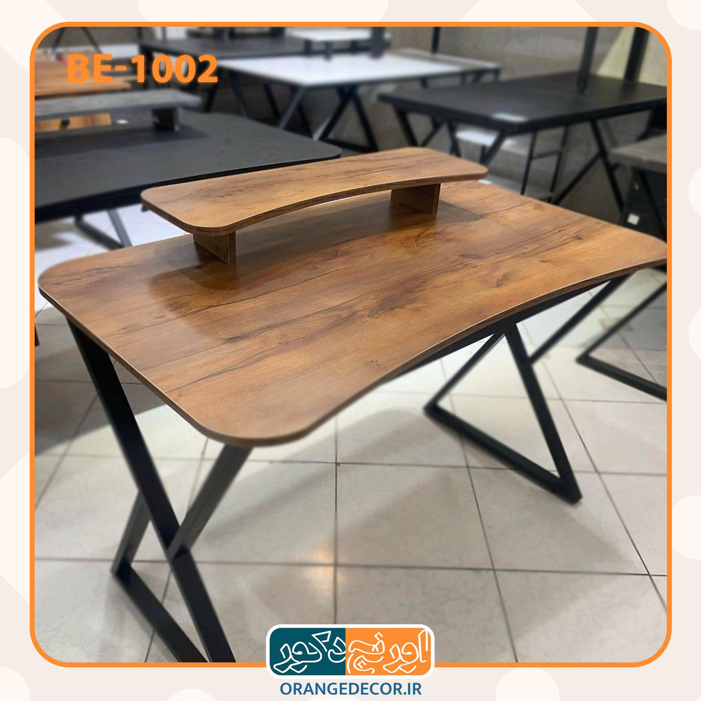  میز ارگونومیک طرح چوب تیره 