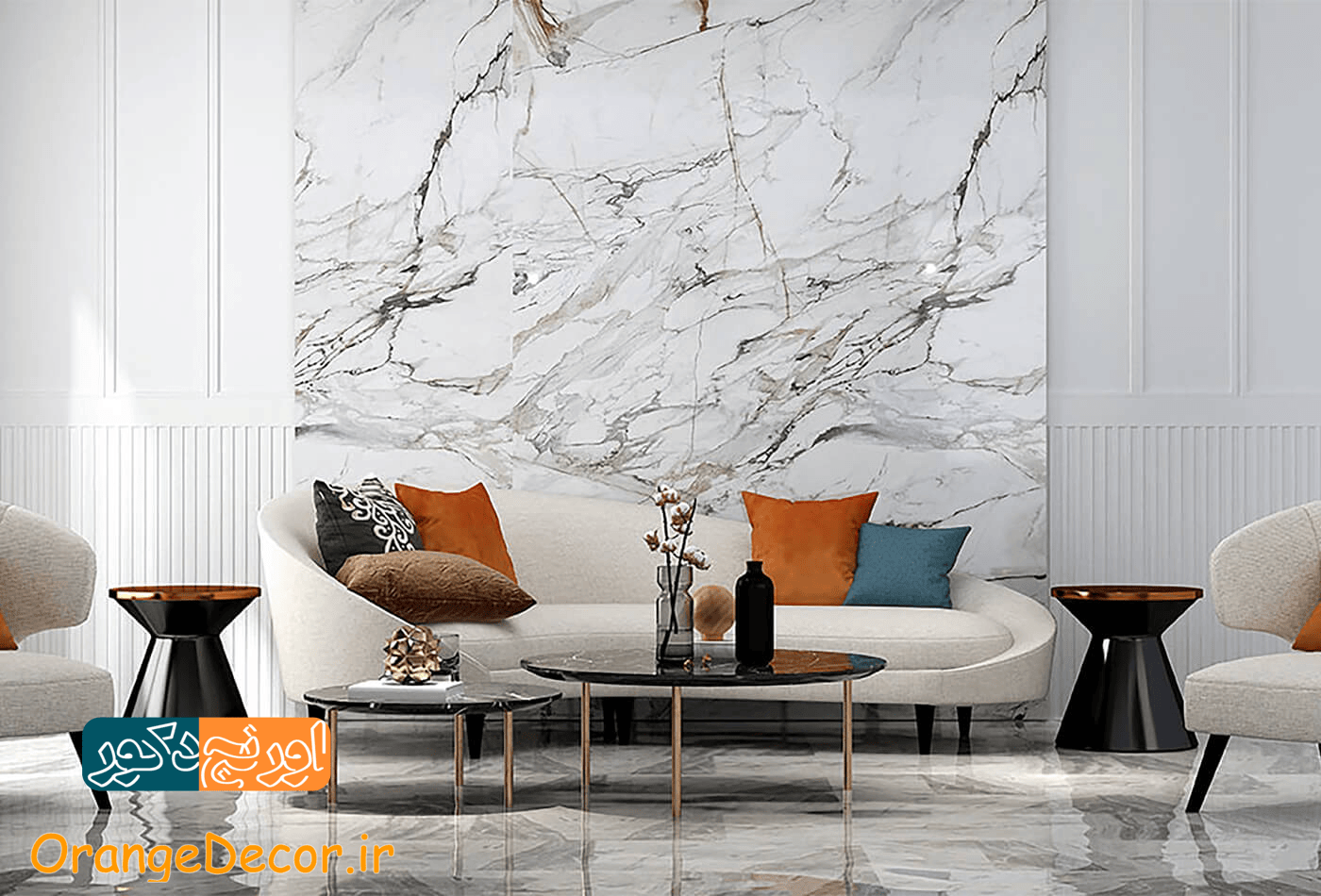 دیوار پوش ماربل شیت پی وی سی بر روی دیوار پذیرایی به صورت طرح دار با رگه های تیره نامتقارن و بکگراند سفید